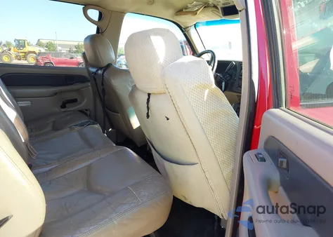 2002 Chevrolet Avalanche 1500 из США, поврежденный, VIN 3GNEC13T52G188593